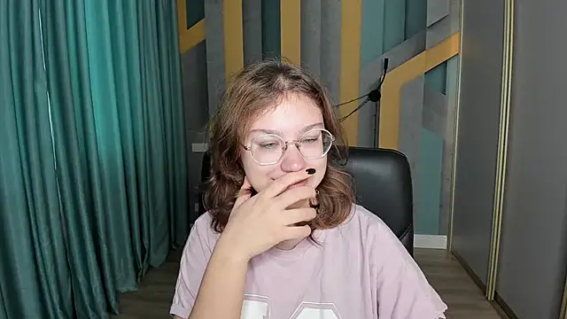 AngelinaLow online show from November 8, 2025, 6:24 am