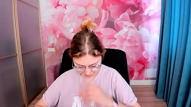 AngelinaLow online show from March 6, 2026, 12:23 pm