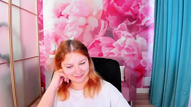 Snapshot of AngelinaLow chatting on May 18, 2026, 11:27 am AngelinaLow online show from May 18, 2026, 11:27 am