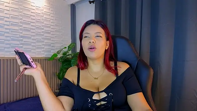 TiffanyWalk online show from September 18, 2025, 11:23 am