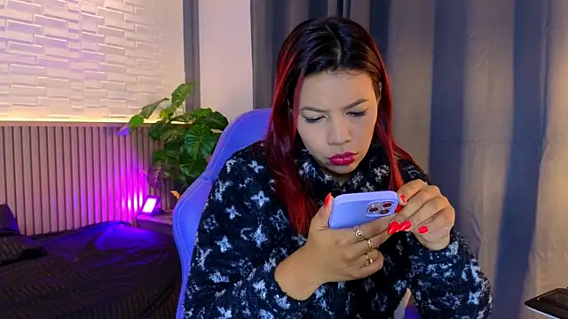 TiffanyWalk online show from November 5, 2025, 10:59 am