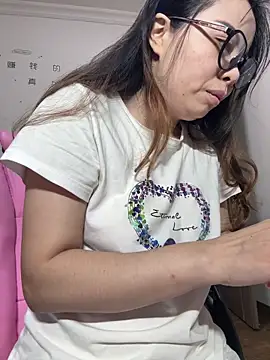 Snapshot of aa520uv chatting on September 28, 2025, 1:00 am aa520uv online show from September 28, 2025, 1:00 am