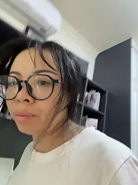 Snapshot of aa520uv chatting on September 30, 2025, 1:54 am aa520uv online show from September 30, 2025, 1:54 am