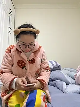 Snapshot of aa520uv chatting on October 22, 2025, 12:33 am aa520uv online show from October 22, 2025, 12:33 am