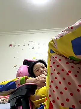 Snapshot of aa520uv chatting on November 17, 2025, 12:27 am aa520uv online show from November 17, 2025, 12:27 am