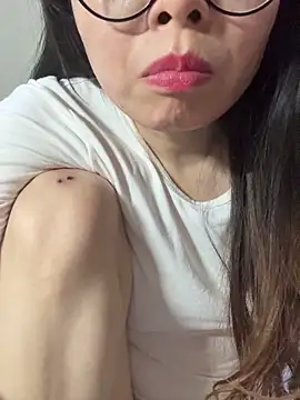 Snapshot of aa520uv chatting on December 1, 2025, 4:01 pm aa520uv online show from December 1, 2025, 4:01 pm