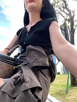 linger-23 online show from October 29, 2025, 5:42 am