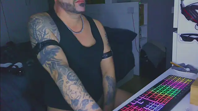 Snapshot of luivksmad chatting on December 2, 2025, 5:13 am luivksmad online show from December 2, 2025, 5:13 am