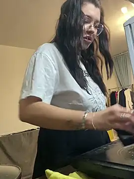 Karen Holmss online show from March 14, 2025, 1:27 am