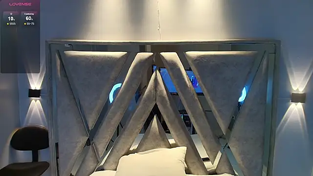 Alice 26  online show from October 29, 2025, 7:59 pm