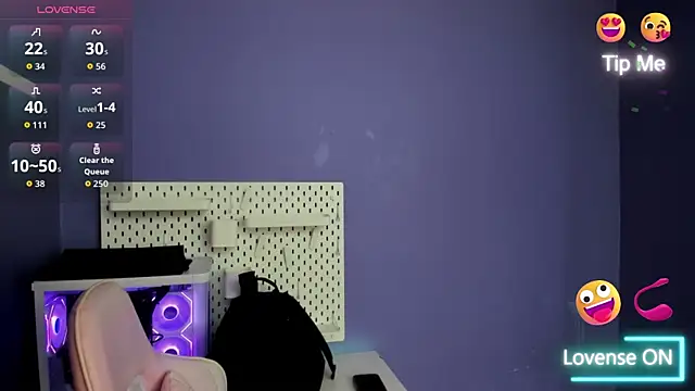 Alice 26  online show from November 12, 2025, 3:23 pm