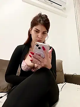 MeCherryy online show from November 23, 2025, 2:39 pm