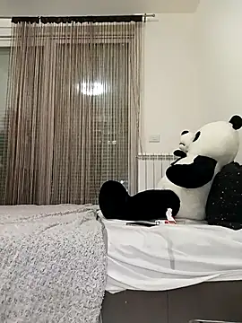 MeCherryy online show from April 14, 2026, 9:10 pm