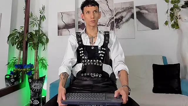 Giotrashy online show from February 10, 2026, 8:13 pm