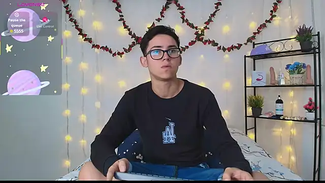 Danny-Swift13 online show from March 17, 2025, 1:18 pm