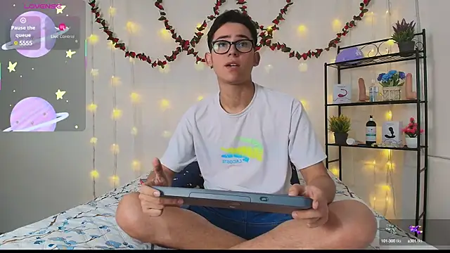 Danny-Swift13 online show from March 18, 2025, 8:04 pm