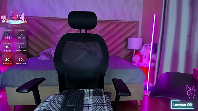 alice kingsley  online show from December 13, 2025, 8:58 pm