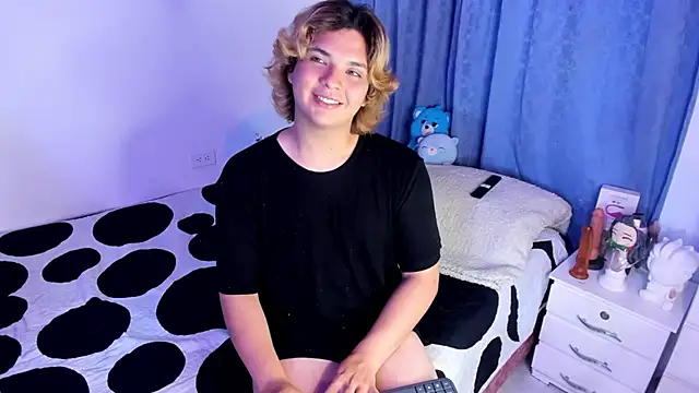 Snapshot of adam_angelssss chatting on April 26, 2026, 7:06 am adam angelssss online show from April 26, 2026, 7:06 am