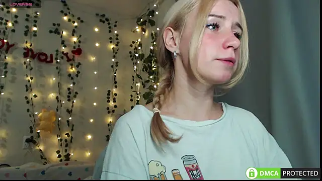 Snapshot of Mia__Kitty chatting on October 9, 2025, 6:39 pm Mia  Kitty online show from October 9, 2025, 6:39 pm