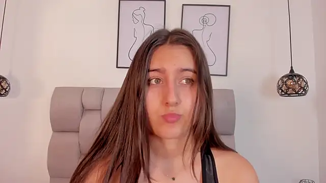 Hanna Evans   online show from October 7, 2025, 12:02 pm