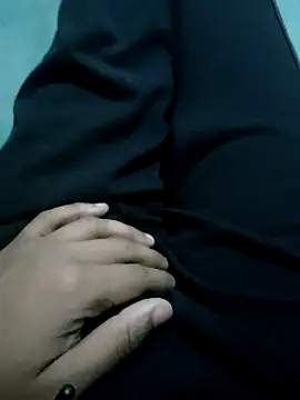 Snapshot of royall_queen chatting on March 16, 2025, 6:12 pm royall queen online show from March 16, 2025, 6:12 pm