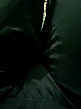 Snapshot of royall_queen chatting on March 19, 2025, 8:45 am royall queen online show from March 19, 2025, 8:45 am