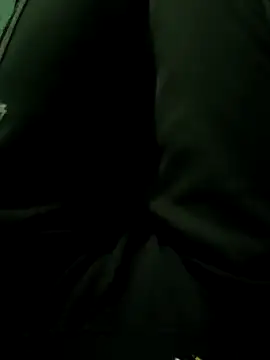 Snapshot of royall_queen chatting on March 21, 2025, 7:13 pm royall queen online show from March 21, 2025, 7:13 pm