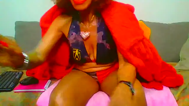 ModelZoee online show from July 4, 2026, 6:52 am