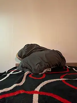 Renoirmonter online show from May 12, 2026, 5:04 am