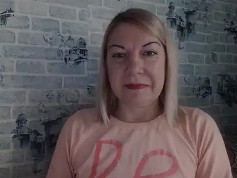 Lillia Ray online show from December 3, 2025, 9:40 am