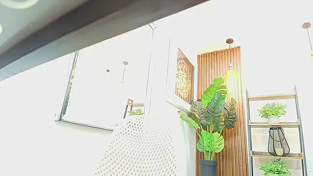 Coral Lise online show from September 23, 2025, 11:13 am