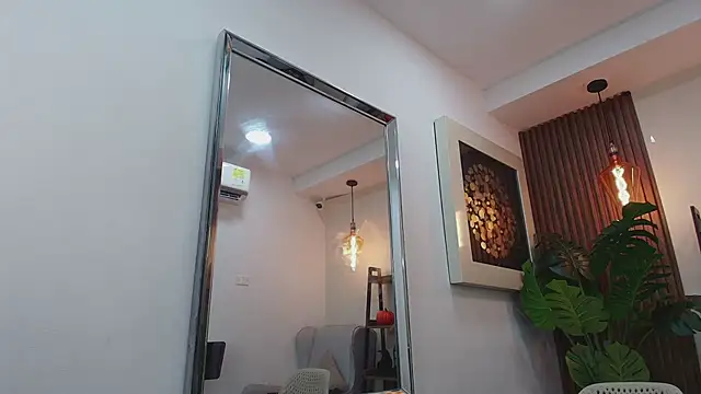 Coral Lise online show from October 21, 2025, 11:11 am