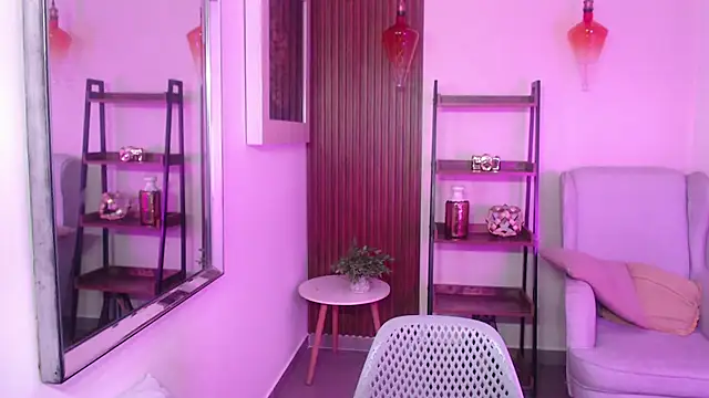 Coral Lise online show from November 24, 2025, 12:27 pm