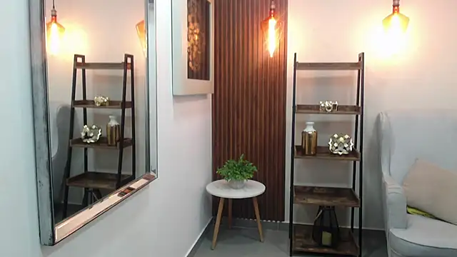 Coral Lise online show from November 28, 2025, 11:13 am