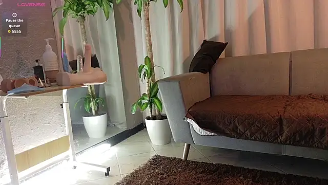 YuliethPetite online show from November 26, 2025, 11:33 am