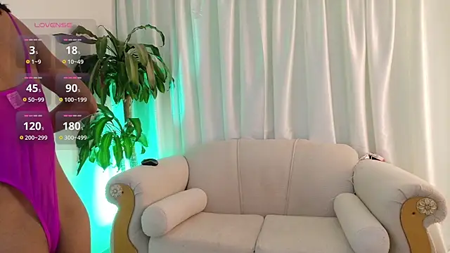 Snapshot of YuliethPetite chatting on July 9, 2026, 11:25 am YuliethPetite online show from July 9, 2026, 11:25 am