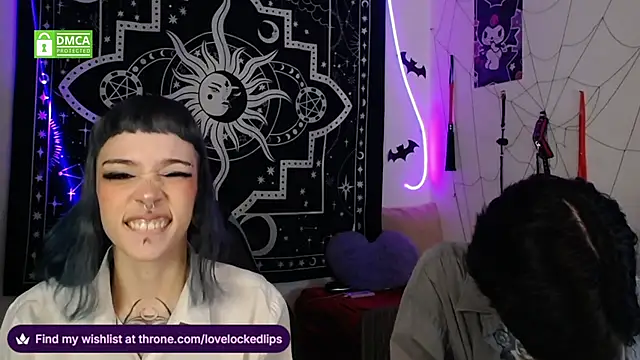 lovelockedlips online show from November 21, 2025, 1:04 am