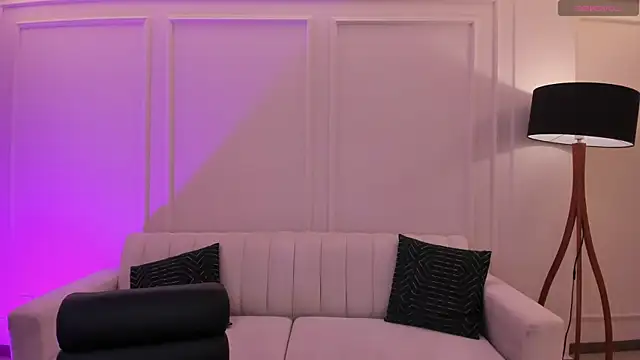 MaiaCollins online show from September 16, 2025, 6:20 pm