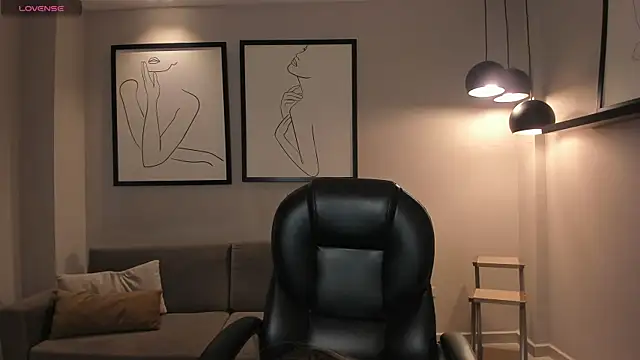 MaiaCollins online show from October 24, 2025, 6:04 pm