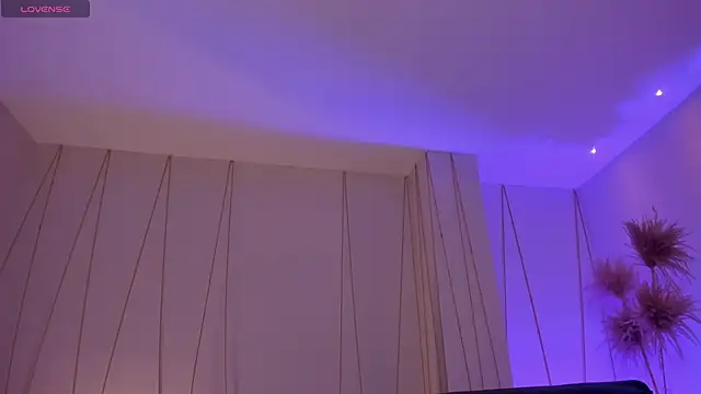 MaiaCollins online show from January 6, 2026, 12:03 am