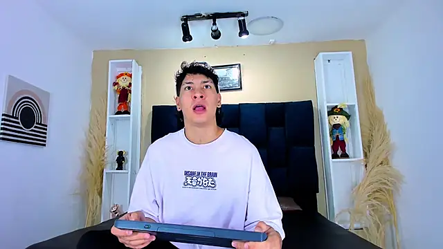 Jhojan twink online show from September 23, 2025, 11:35 am