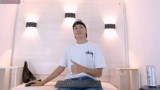 Jhojan twink online show from October 12, 2025, 1:43 pm