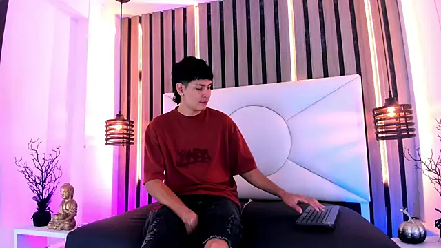 Jhojan twink online show from October 31, 2025, 12:17 pm