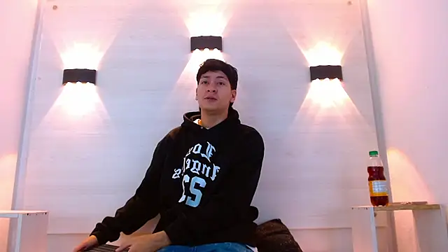 Jhojan twink online show from December 2, 2025, 12:43 pm