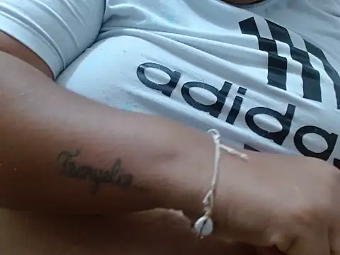 Lanegracalientexx online show from October 19, 2025, 11:00 am