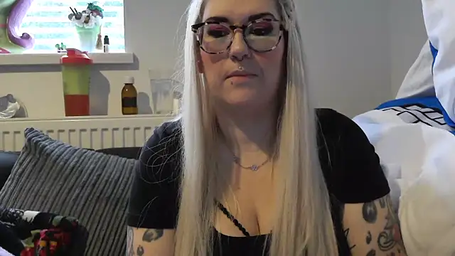 Sizzling Indie36 online show from November 5, 2025, 1:44 pm