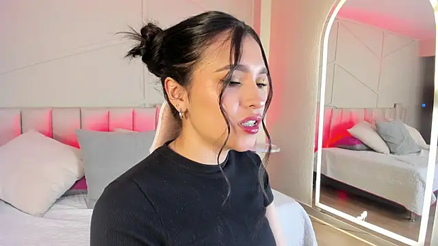 Snapshot of Eimmy_bm chatting on September 20, 2025, 2:40 pm Eimmy bm online show from September 20, 2025, 2:40 pm