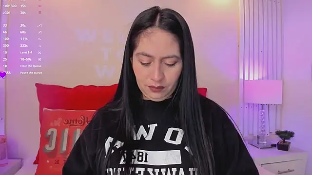 Snapshot of AliceCorner chatting on November 11, 2025, 12:05 pm AliceCorner online show from November 11, 2025, 12:05 pm