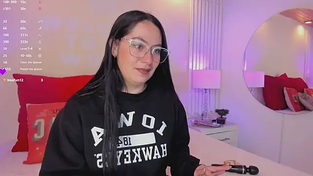 Snapshot of AliceCorner chatting on November 21, 2025, 12:04 pm AliceCorner online show from November 21, 2025, 12:04 pm