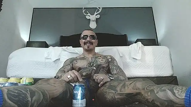 danilog515 online show from April 12, 2026, 1:21 am